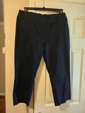 St. John's Bay 16 capri's in black with pull on stretch waistband